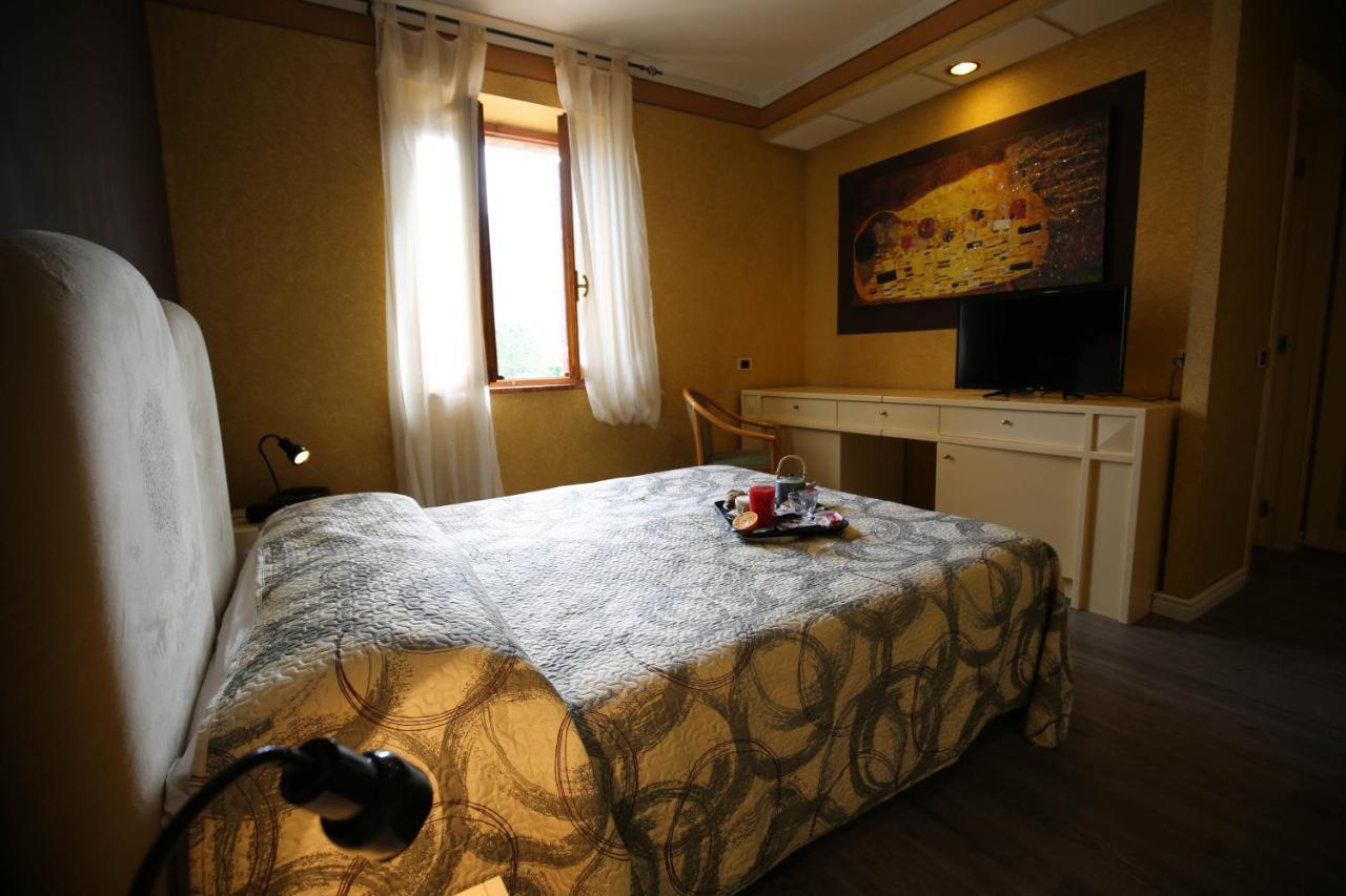 Hotel Benedetti Campello sul Clitunno Exterior photo