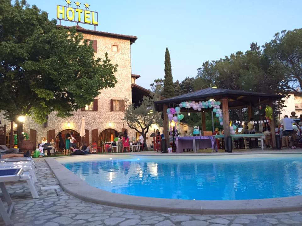 Hotel Benedetti Campello sul Clitunno Exterior photo